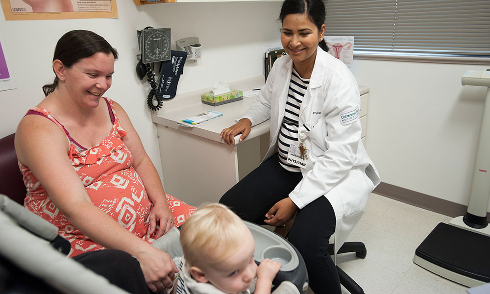 OB/GYN consulting with patient during prenatal visit